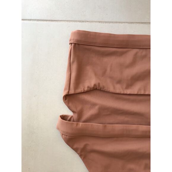 Kira One Piece Monokini Swimsuit Strapless Cut Out - Picture 6 of 7